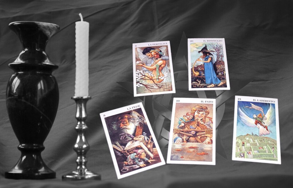 Tarot, cartes, urne-4817886.jpg